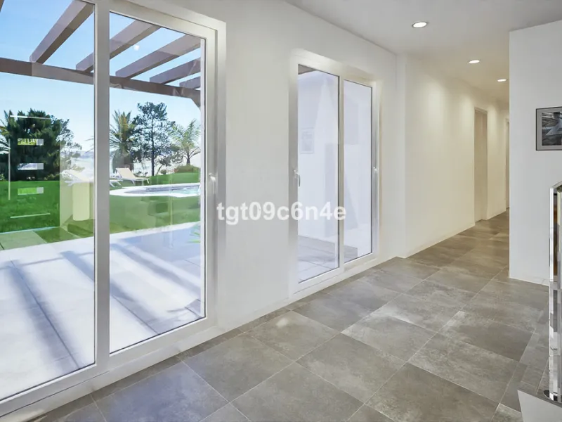 Rustic buildable plot of land for sale very close to Estepona city. Possibility of building a house of up to 500 m2: 250 m2 below ground level (basement floor); ground floor of 125 m2 and upper floor of 125 m2.
