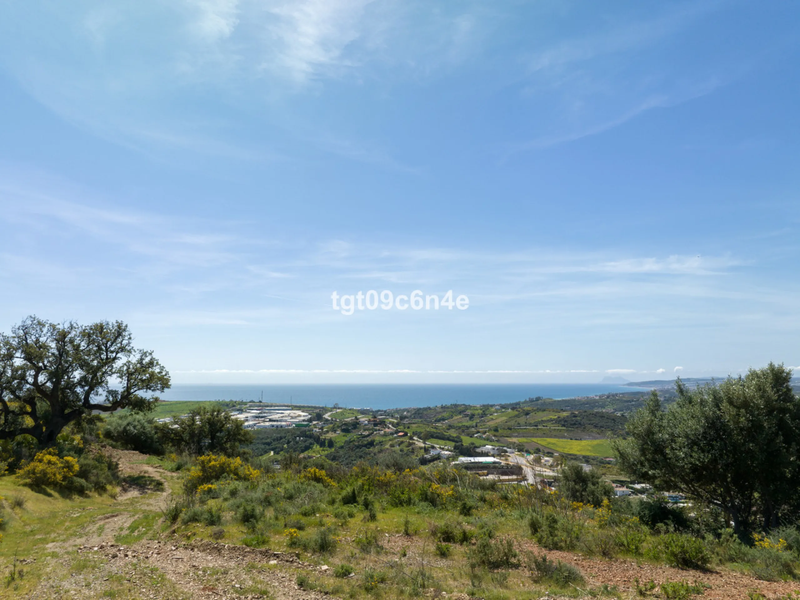 Rustic buildable plot of land for sale very close to Estepona city. Possibility of building a house of up to 500 m2: 250 m2 below ground level (basement floor); ground floor of 125 m2 and upper floor of 125 m2.