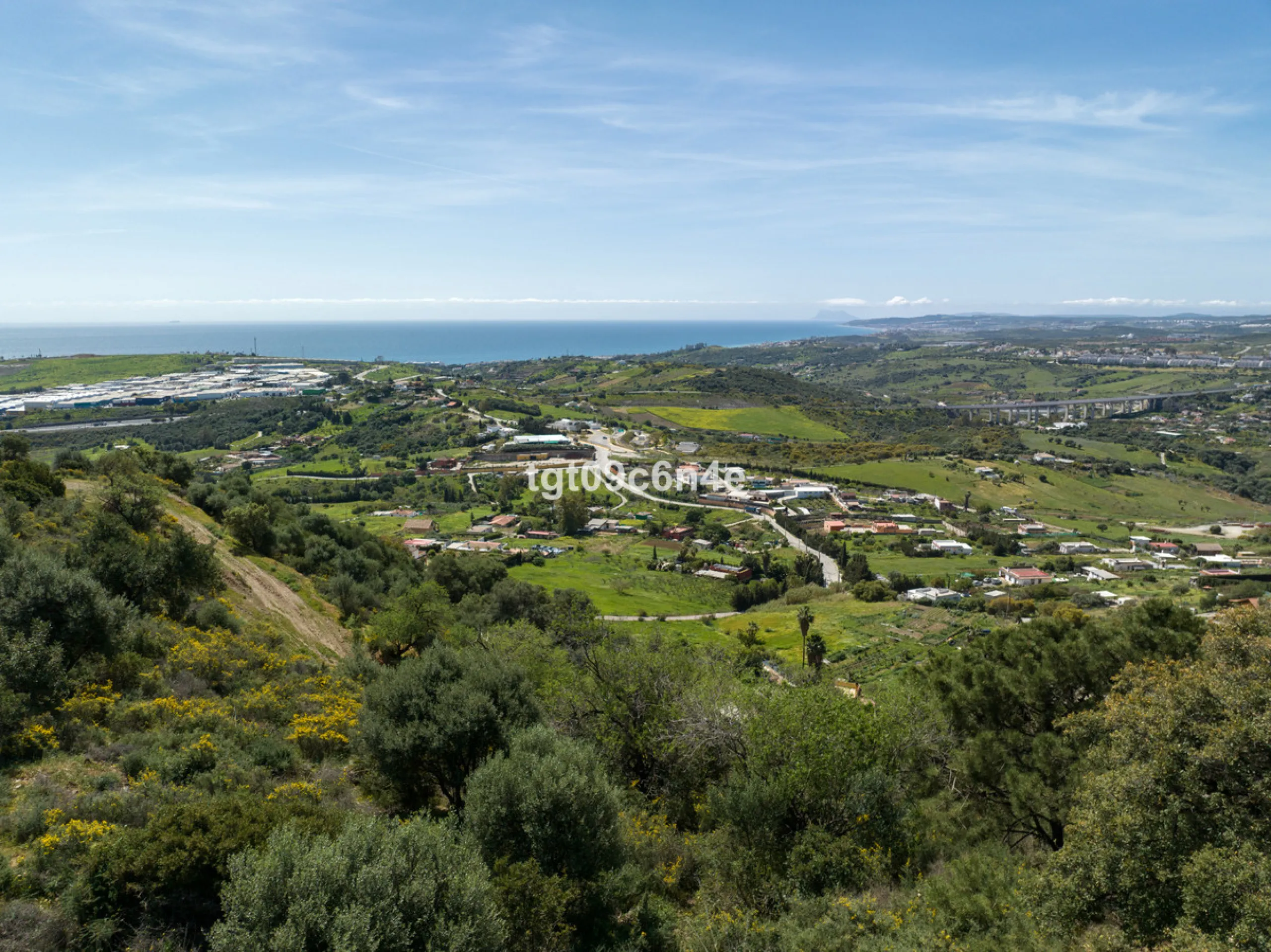 Rustic buildable plot of land for sale very close to Estepona city. Possibility of building a house of up to 500 m2: 250 m2 below ground level (basement floor); ground floor of 125 m2 and upper floor of 125 m2.