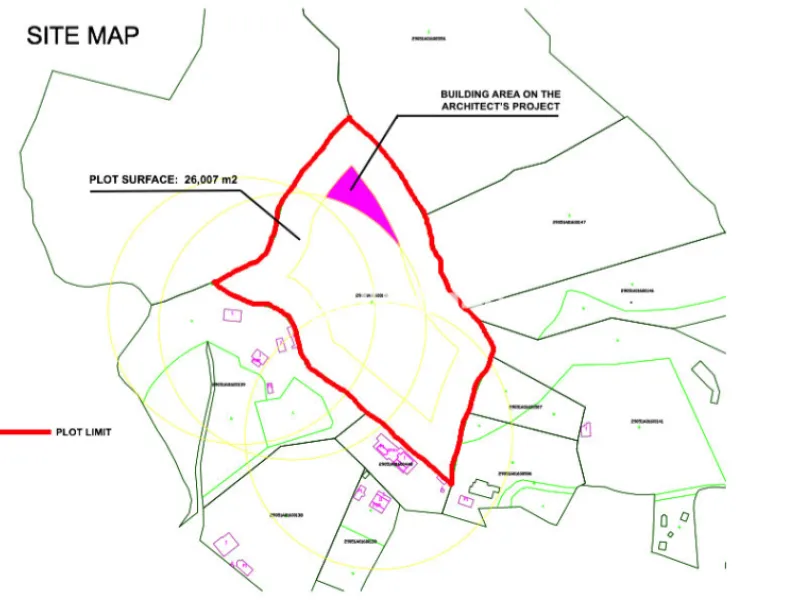 Rustic buildable plot of land for sale very close to Estepona city. Possibility of building a house of up to 500 m2: 250 m2 below ground level (basement floor); ground floor of 125 m2 and upper floor of 125 m2.