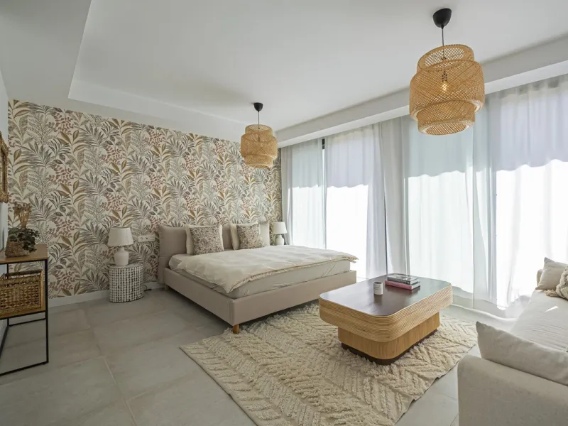 Welcome to a prestigious gated community in the heart of the Costa del Sol, located in the sought-after area of El Chaparral, just minutes from La Cala de Mijas and Fuengirola. This modern complex is made up of 80 townhouses set in a green environment nex