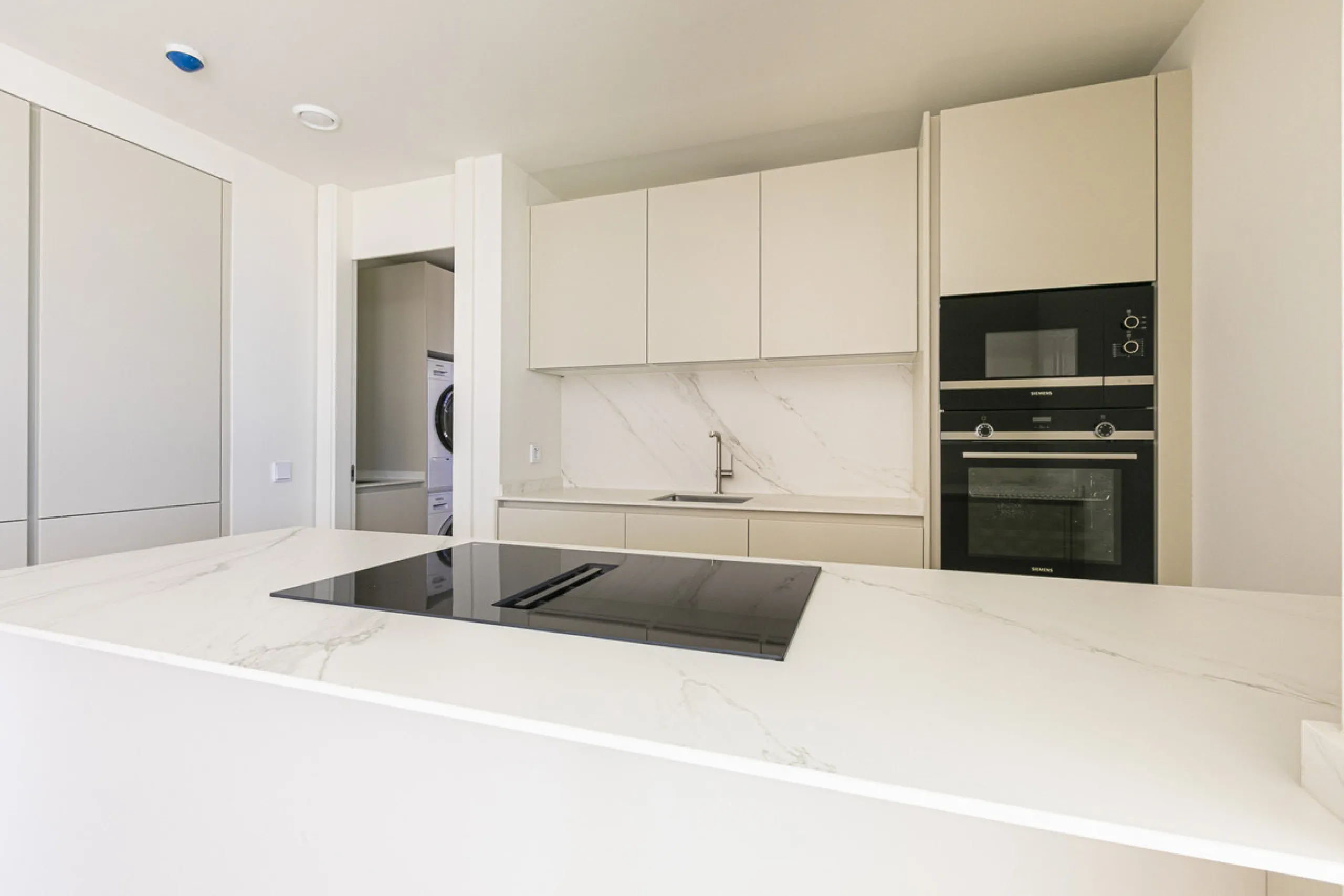 Apartment - Middle Floor Apartment в продаже в Benahavís, Málaga. В доме 3 спален и 3 ванных комнат. Площадь дома 278 м²