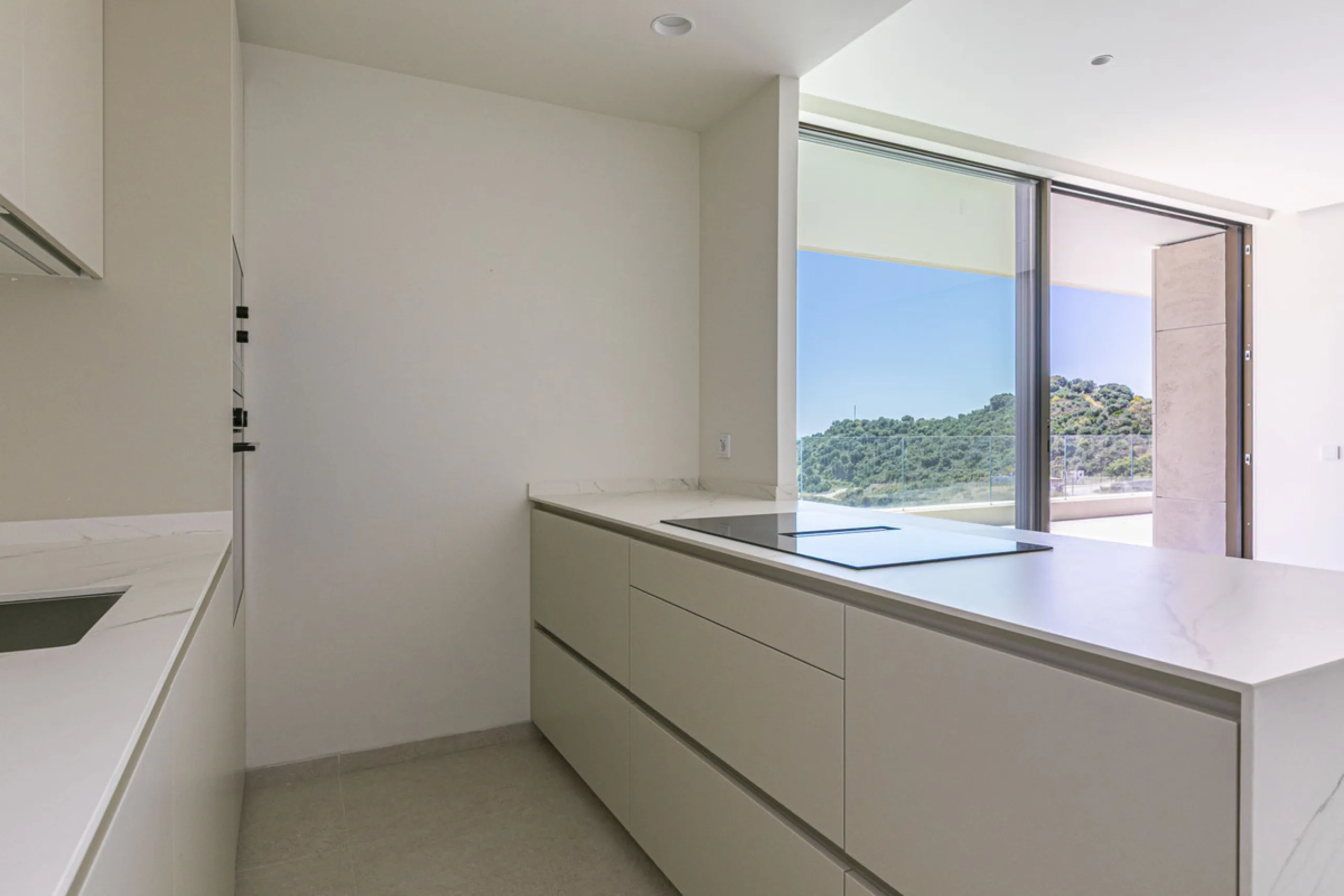Apartment - Middle Floor Apartment в продаже в Benahavís, Málaga. В доме 3 спален и 3 ванных комнат. Площадь дома 278 м²