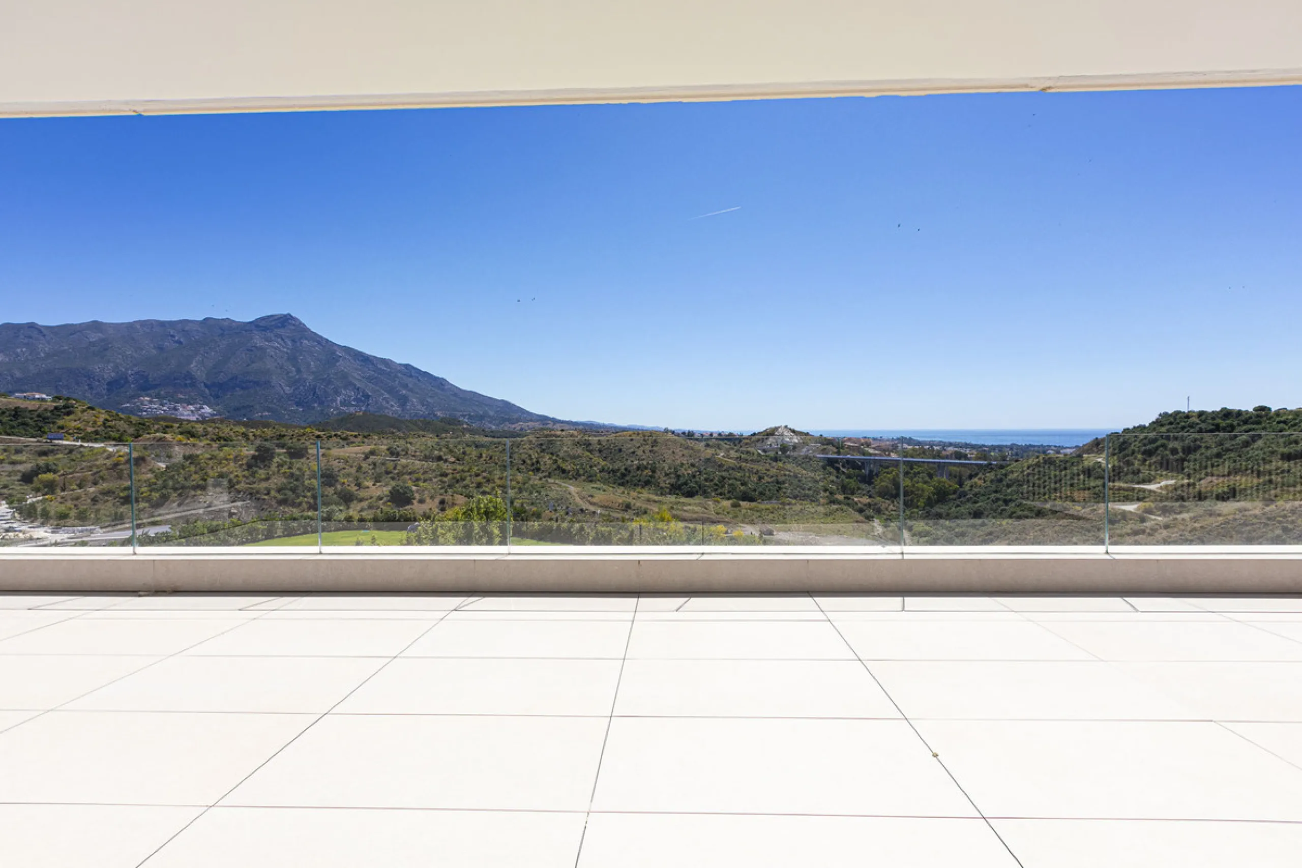 Apartment - Middle Floor Apartment в продаже в Benahavís, Málaga. В доме 3 спален и 3 ванных комнат. Площадь дома 278 м²