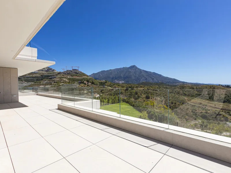 Apartment - Middle Floor Apartment в продаже в Benahavís, Málaga. В доме 3 спален и 3 ванных комнат. Площадь дома 278 м²