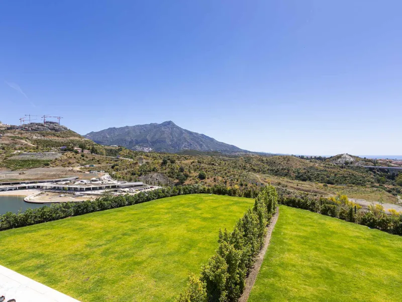 Apartment - Middle Floor Apartment в продаже в Benahavís, Málaga. В доме 3 спален и 3 ванных комнат. Площадь дома 278 м²