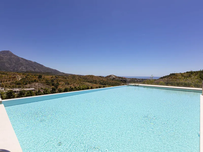 Apartment - Middle Floor Apartment в продаже в Benahavís, Málaga. В доме 3 спален и 3 ванных комнат. Площадь дома 278 м²