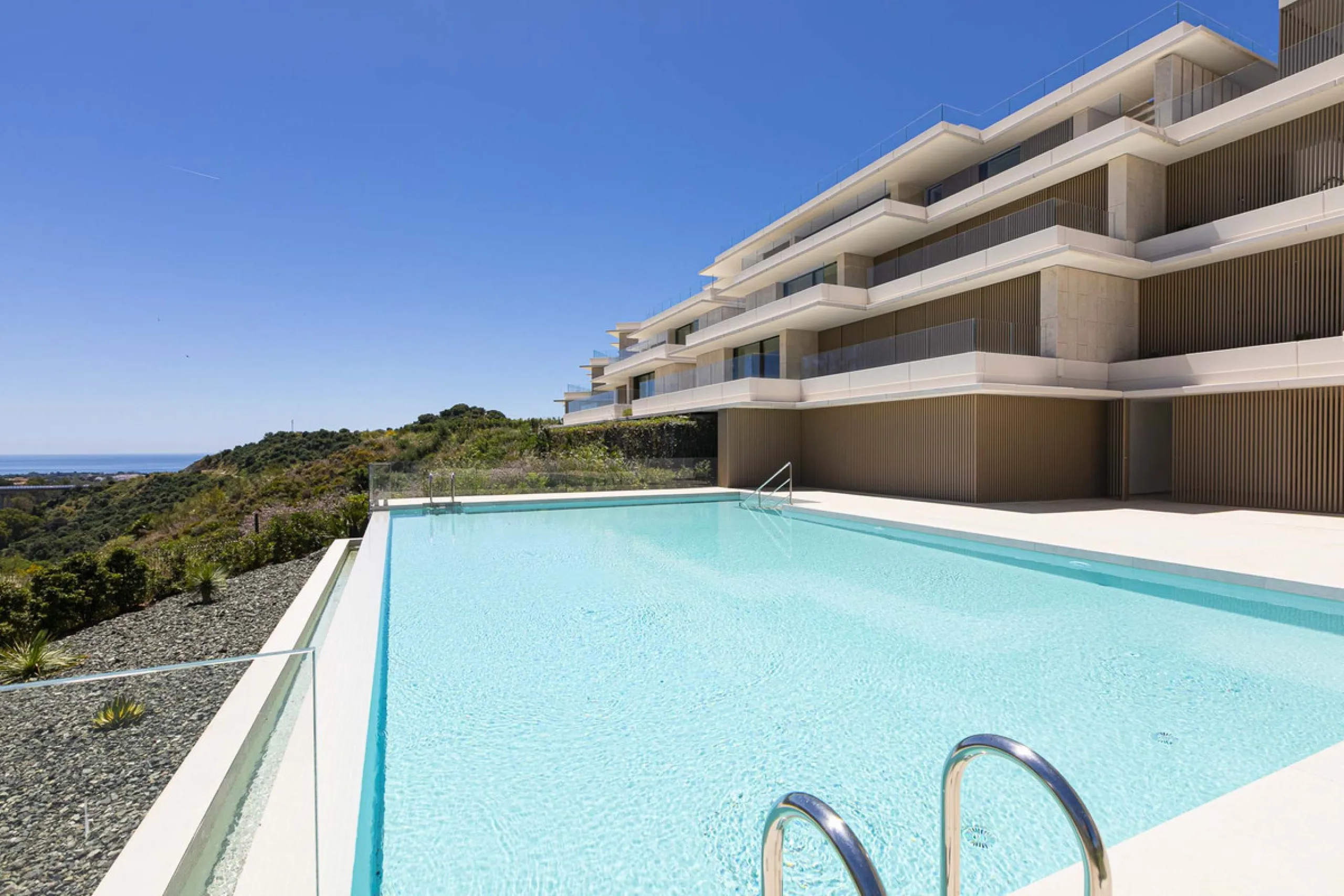 Apartment - Middle Floor Apartment в продаже в Benahavís, Málaga. В доме 3 спален и 3 ванных комнат. Площадь дома 278 м²
