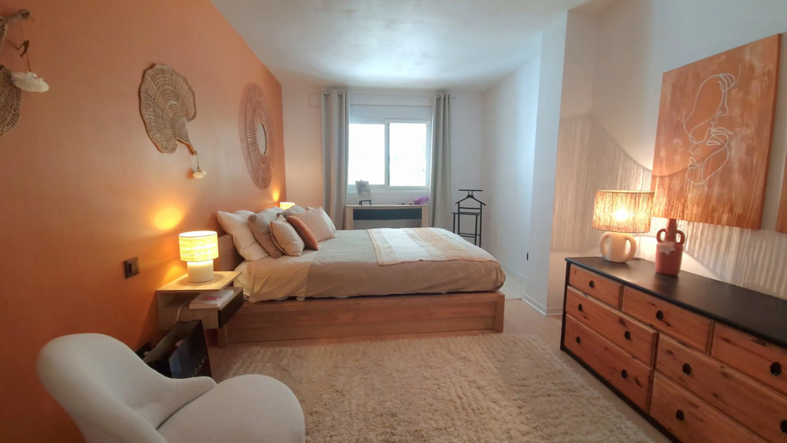 Discover this recently renovated apartment in one of Marbella's most desirable neighborhoods, just steps from Centro Plaza and only minutes from the glamour of Puerto Banús.