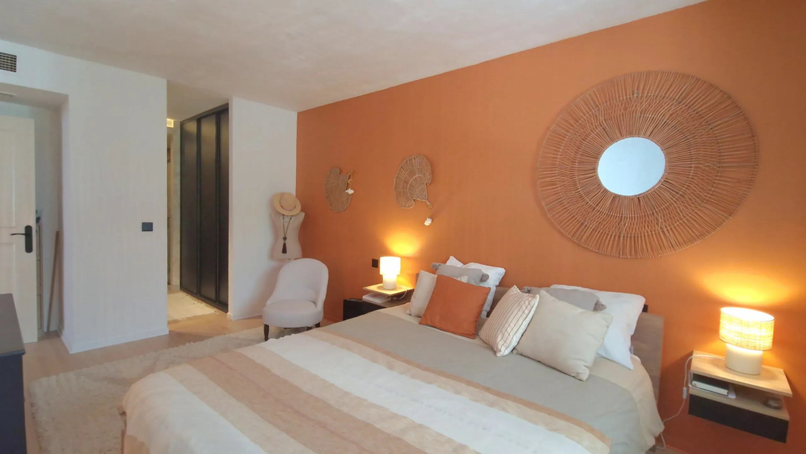 Discover this recently renovated apartment in one of Marbella's most desirable neighborhoods, just steps from Centro Plaza and only minutes from the glamour of Puerto Banús.