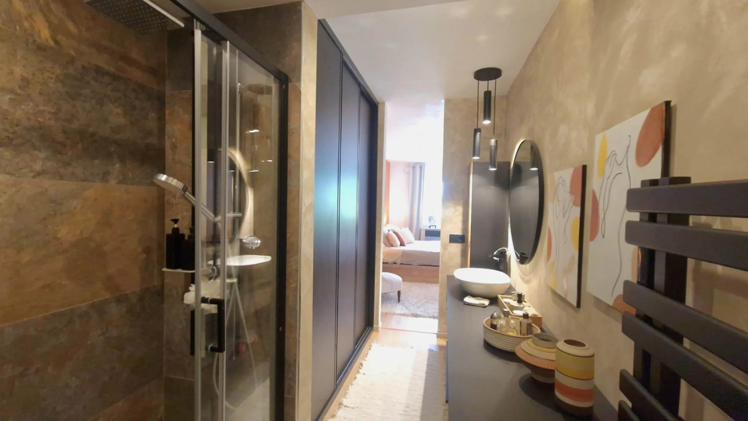 Discover this recently renovated apartment in one of Marbella's most desirable neighborhoods, just steps from Centro Plaza and only minutes from the glamour of Puerto Banús.