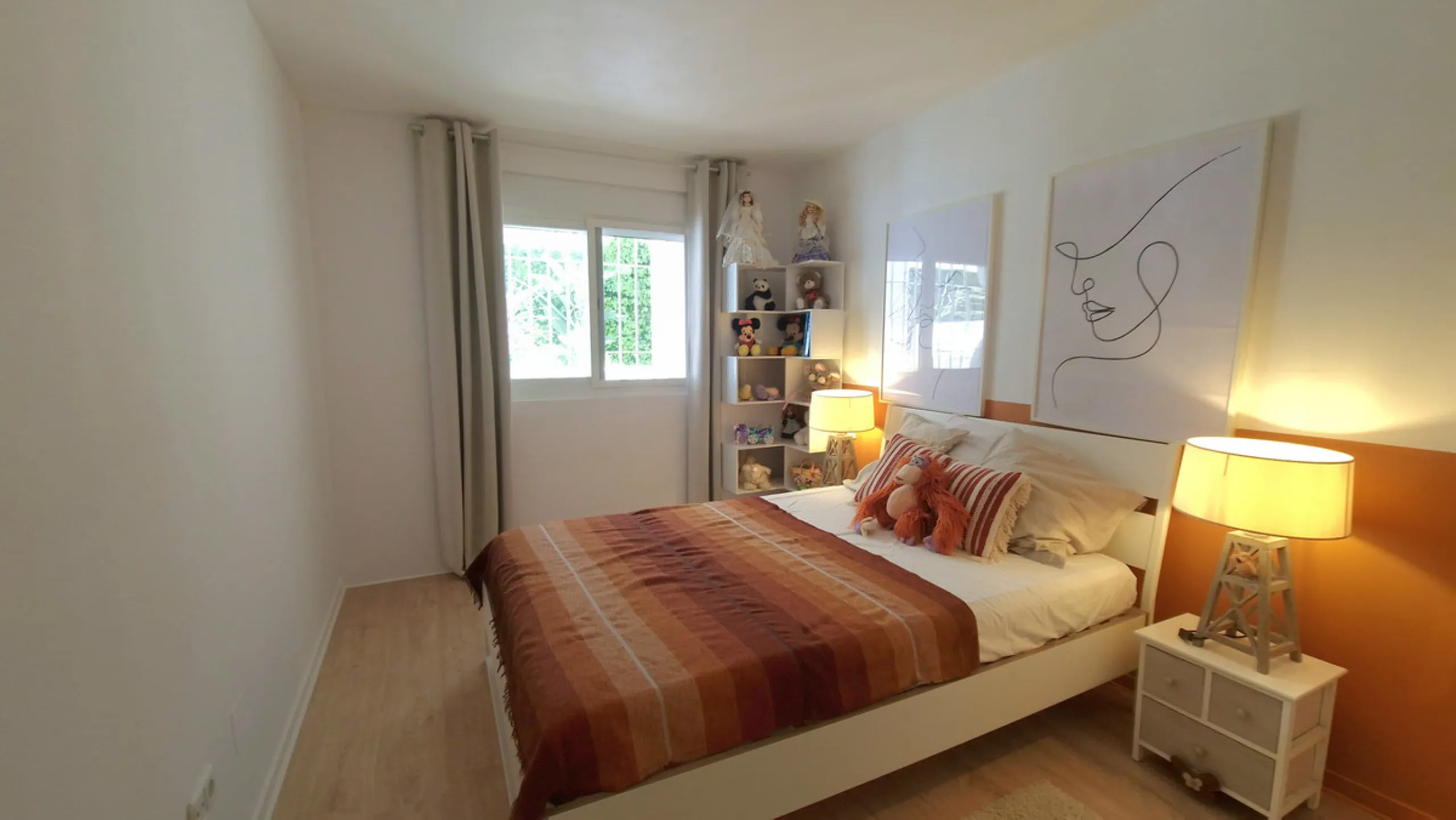 Discover this recently renovated apartment in one of Marbella's most desirable neighborhoods, just steps from Centro Plaza and only minutes from the glamour of Puerto Banús.
