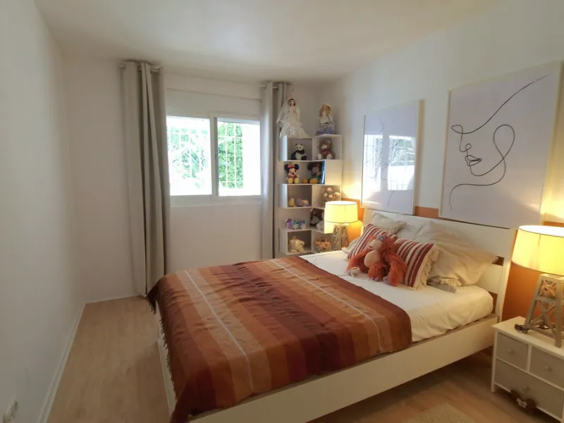 Discover this recently renovated apartment in one of Marbella's most desirable neighborhoods, just steps from Centro Plaza and only minutes from the glamour of Puerto Banús.