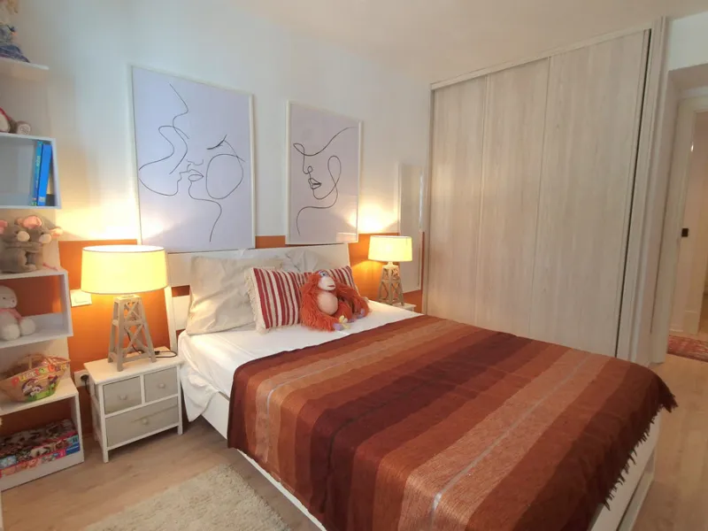 Discover this recently renovated apartment in one of Marbella's most desirable neighborhoods, just steps from Centro Plaza and only minutes from the glamour of Puerto Banús.