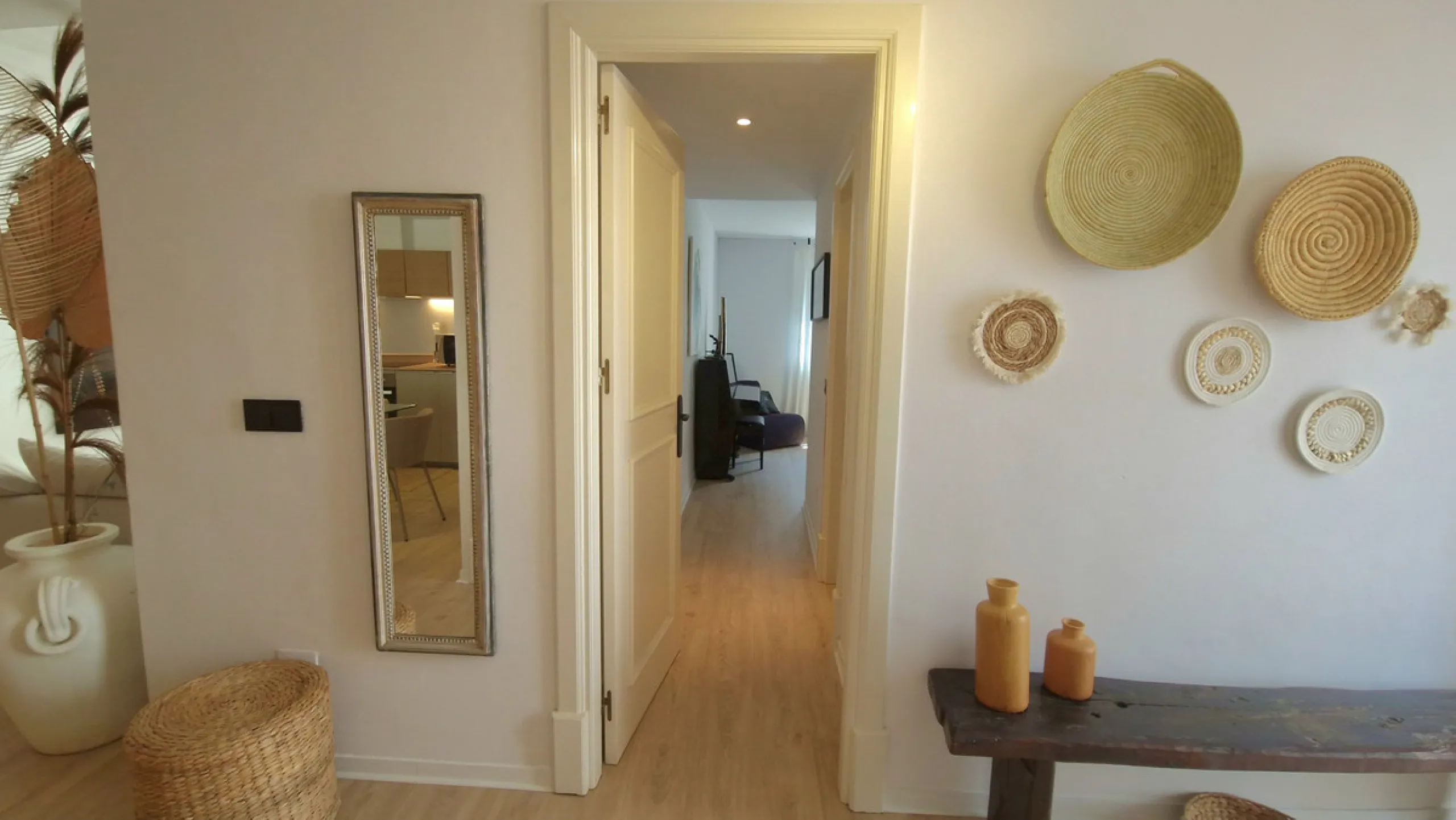 Discover this recently renovated apartment in one of Marbella's most desirable neighborhoods, just steps from Centro Plaza and only minutes from the glamour of Puerto Banús.