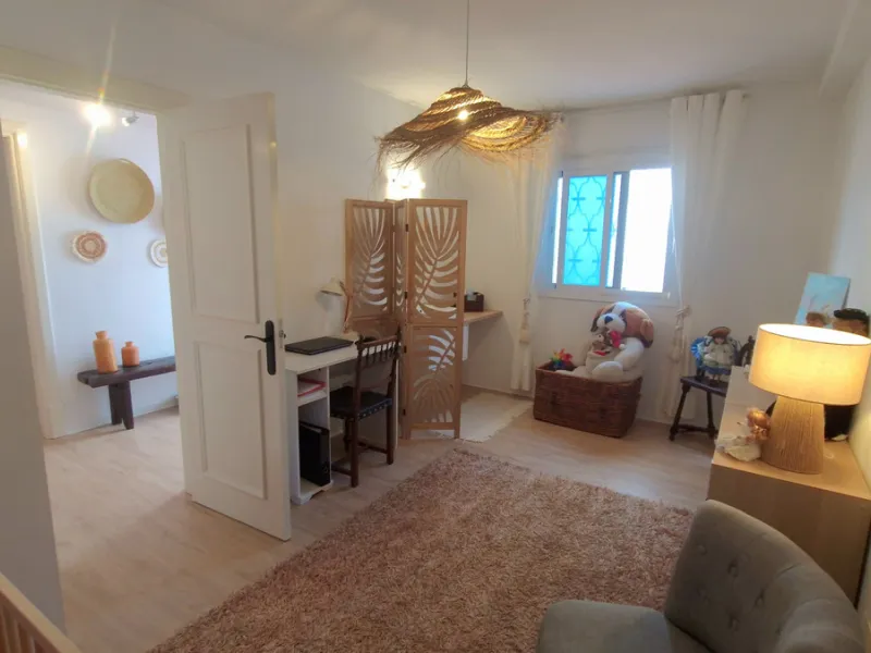 Discover this recently renovated apartment in one of Marbella's most desirable neighborhoods, just steps from Centro Plaza and only minutes from the glamour of Puerto Banús.
