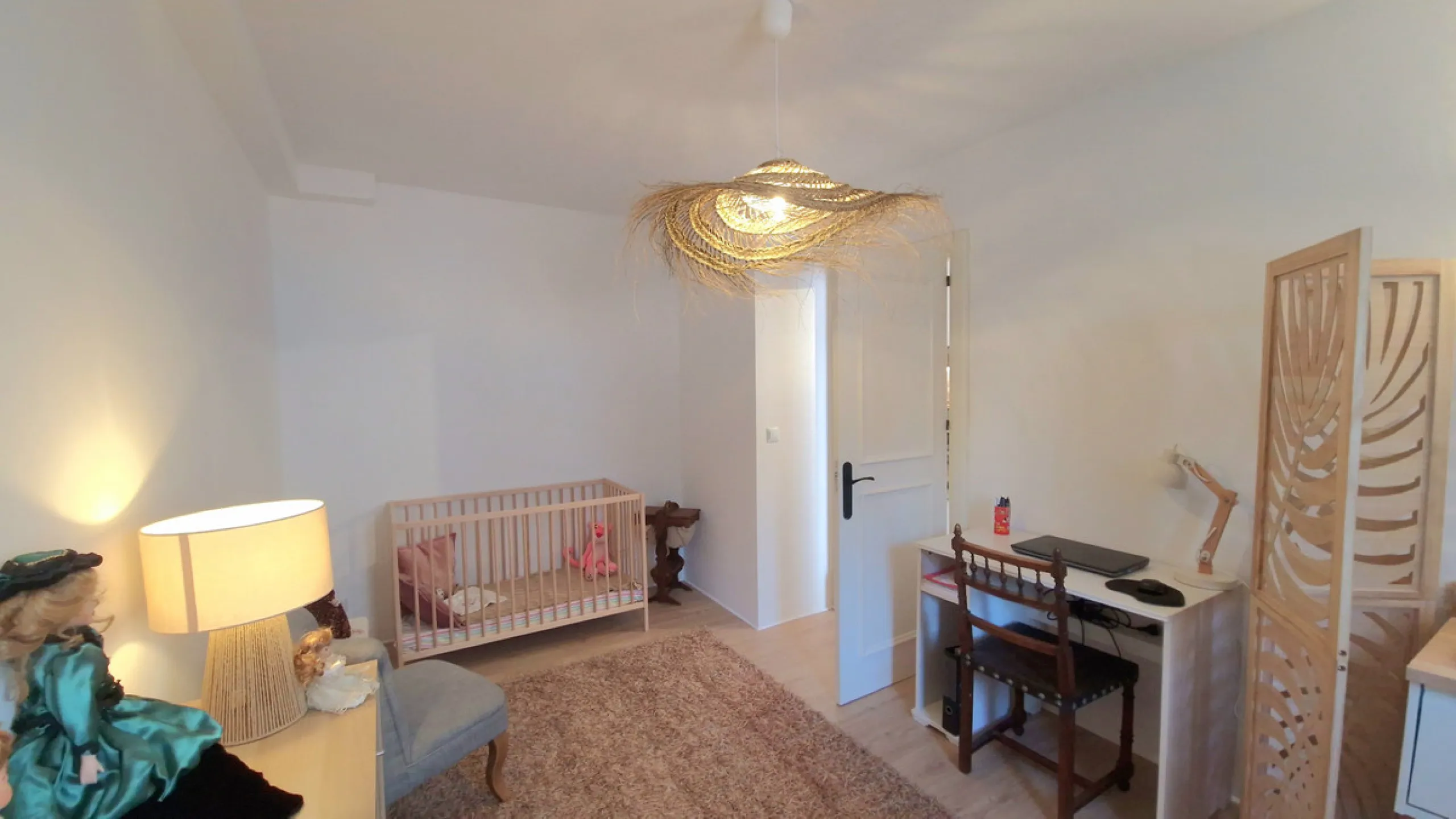 Discover this recently renovated apartment in one of Marbella's most desirable neighborhoods, just steps from Centro Plaza and only minutes from the glamour of Puerto Banús.