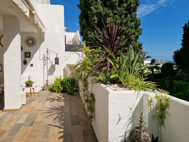 Discover this recently renovated apartment in one of Marbella's most desirable neighborhoods, just steps from Centro Plaza and only minutes from the glamour of Puerto Banús.