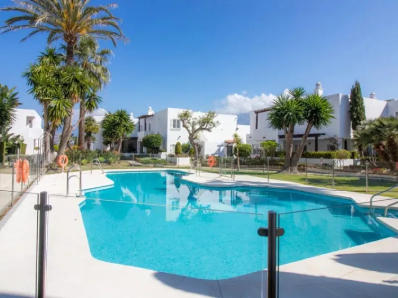 Discover this recently renovated apartment in one of Marbella's most desirable neighborhoods, just steps from Centro Plaza and only minutes from the glamour of Puerto Banús.