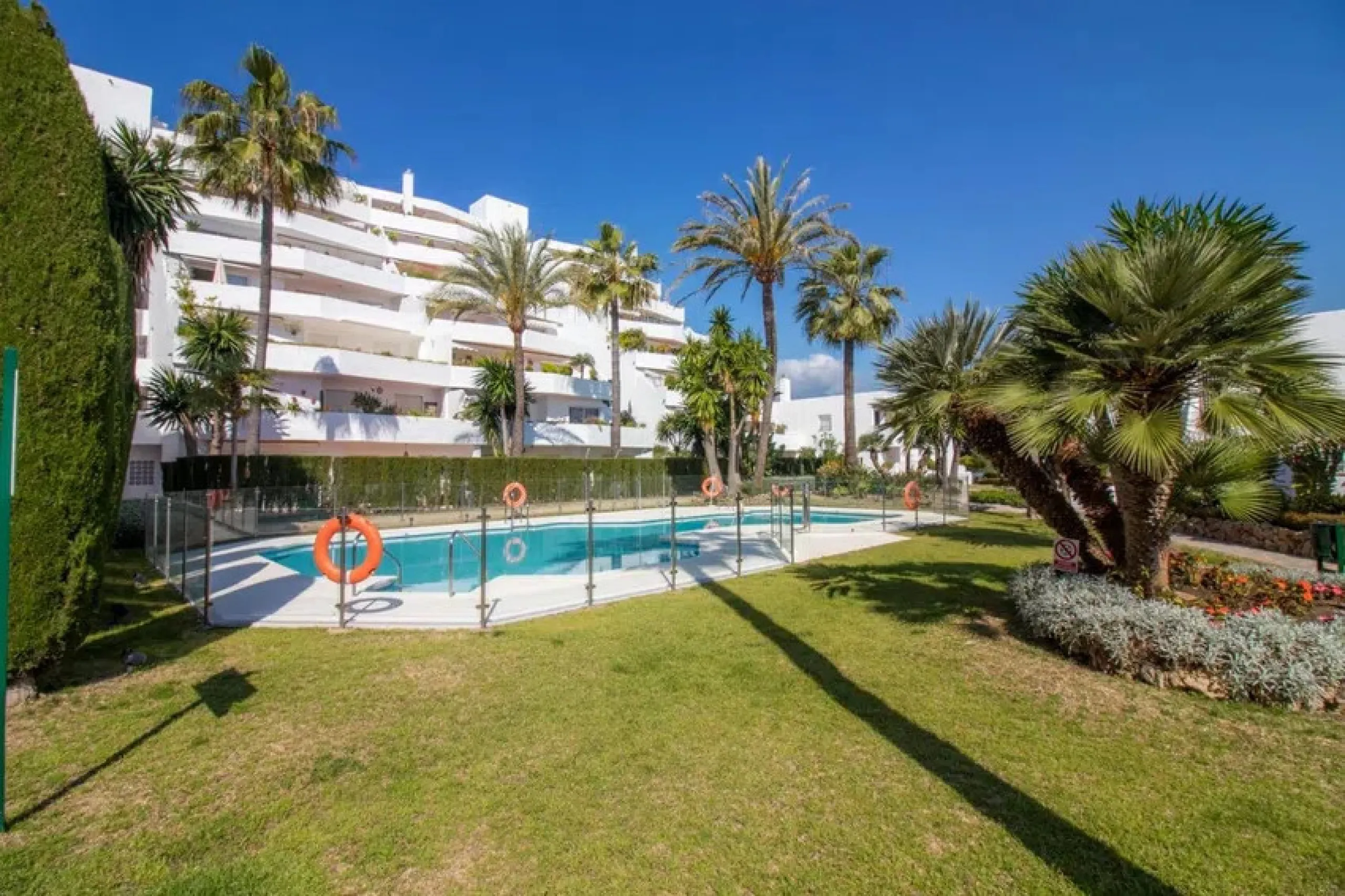 Discover this recently renovated apartment in one of Marbella's most desirable neighborhoods, just steps from Centro Plaza and only minutes from the glamour of Puerto Banús.