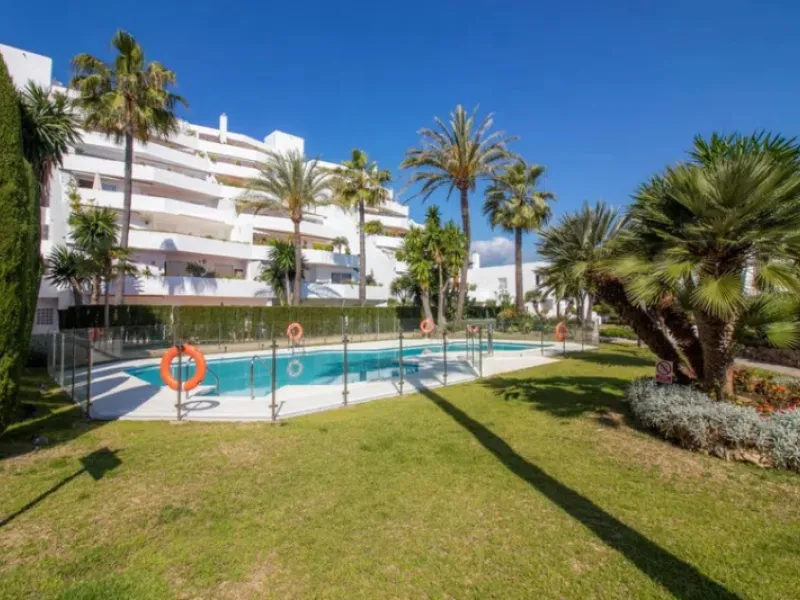 Discover this recently renovated apartment in one of Marbella's most desirable neighborhoods, just steps from Centro Plaza and only minutes from the glamour of Puerto Banús.