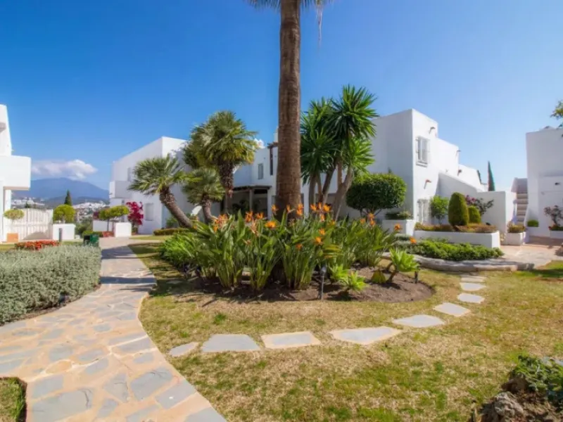 Discover this recently renovated apartment in one of Marbella's most desirable neighborhoods, just steps from Centro Plaza and only minutes from the glamour of Puerto Banús.