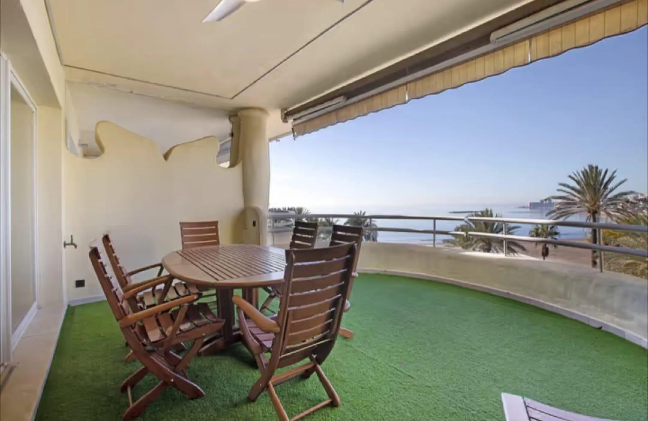 Apartment - Penthouse в продаже в Benalmadena, Málaga. В доме 3 спален и 3 ванных комнат. Площадь дома 202 м²