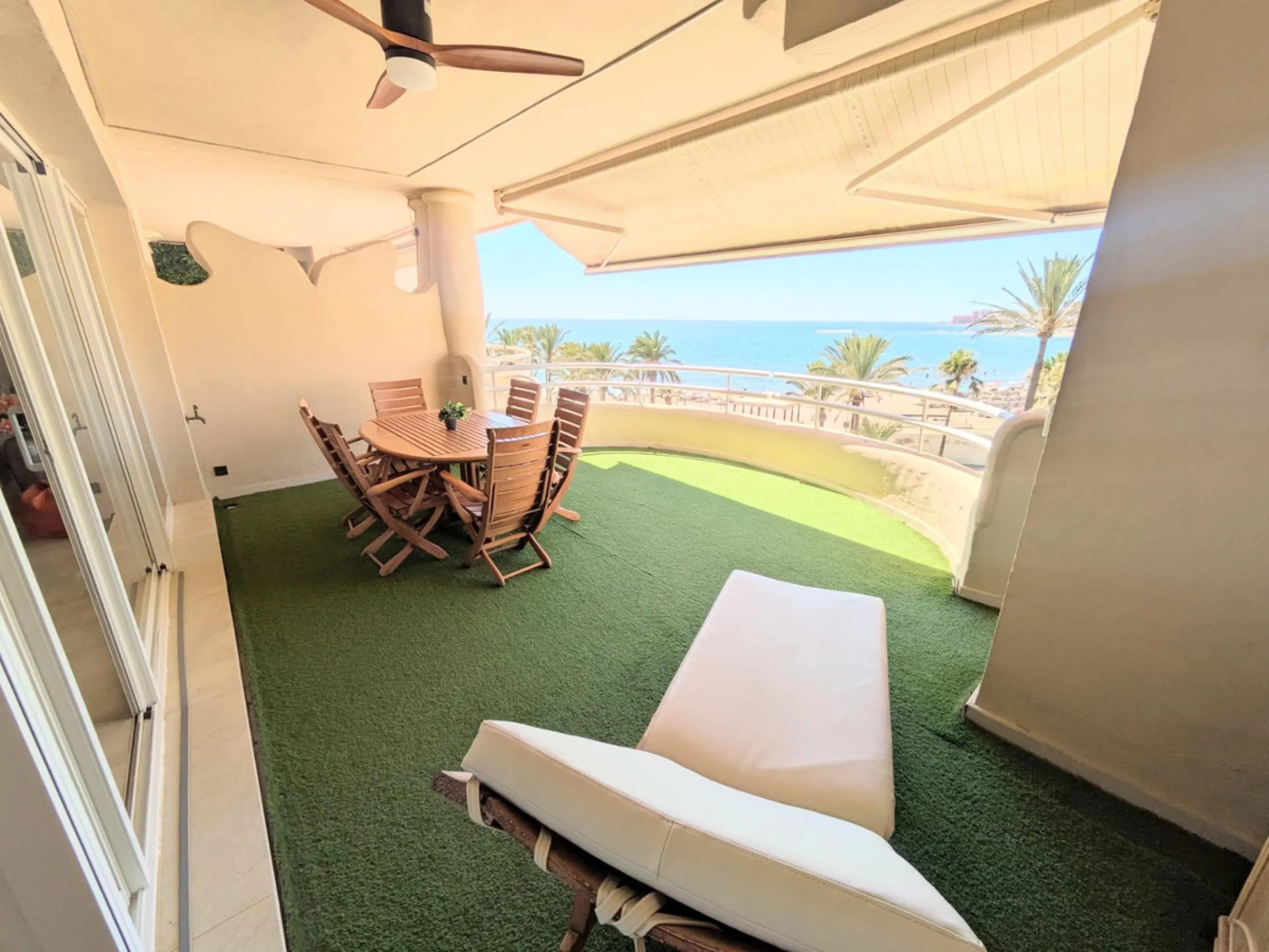Apartment - Penthouse в продаже в Benalmadena, Málaga. В доме 3 спален и 3 ванных комнат. Площадь дома 202 м²