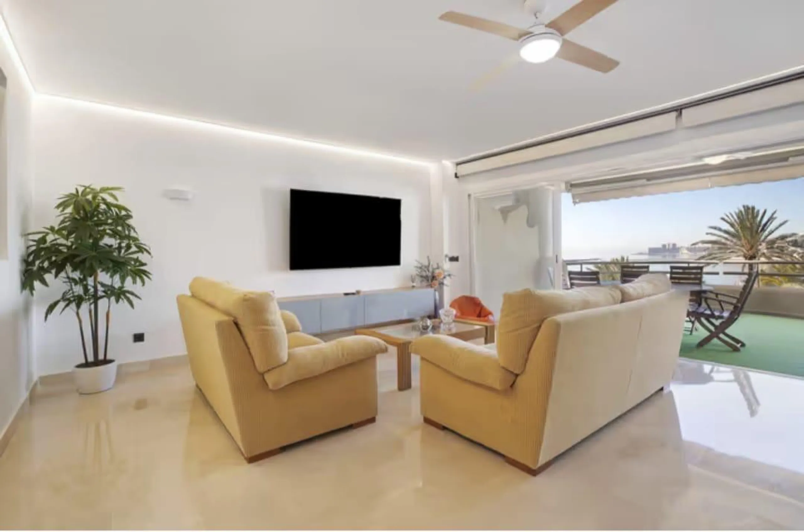 Apartment - Penthouse в продаже в Benalmadena, Málaga. В доме 3 спален и 3 ванных комнат. Площадь дома 202 м²