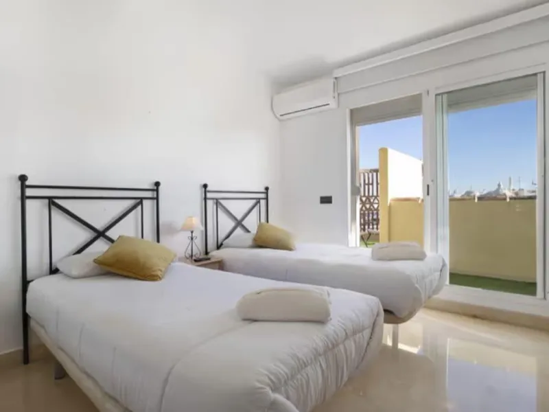 Apartment - Penthouse в продаже в Benalmadena, Málaga. В доме 3 спален и 3 ванных комнат. Площадь дома 202 м²