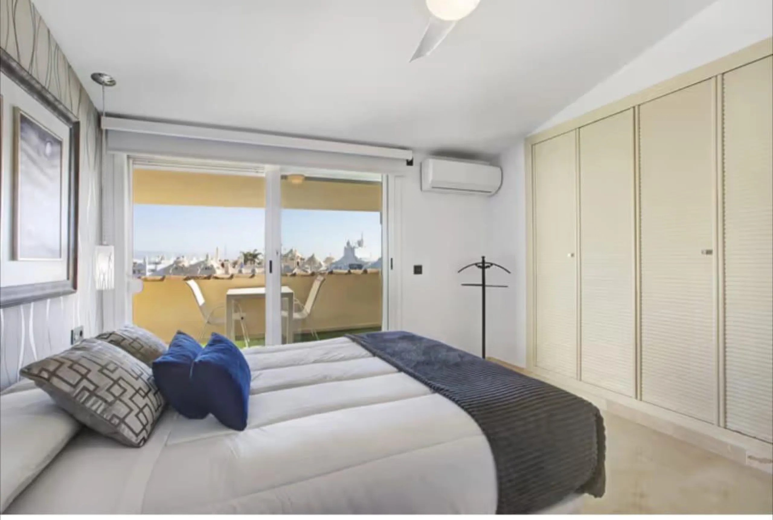 Apartment - Penthouse в продаже в Benalmadena, Málaga. В доме 3 спален и 3 ванных комнат. Площадь дома 202 м²