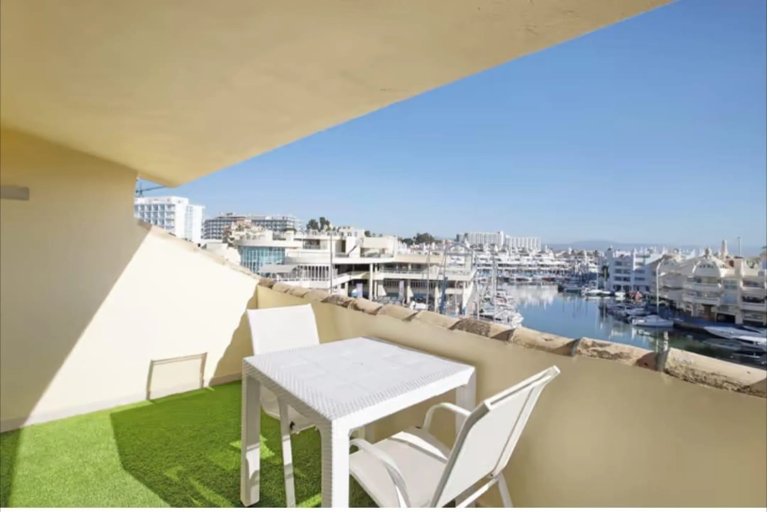 Apartment - Penthouse в продаже в Benalmadena, Málaga. В доме 3 спален и 3 ванных комнат. Площадь дома 202 м²