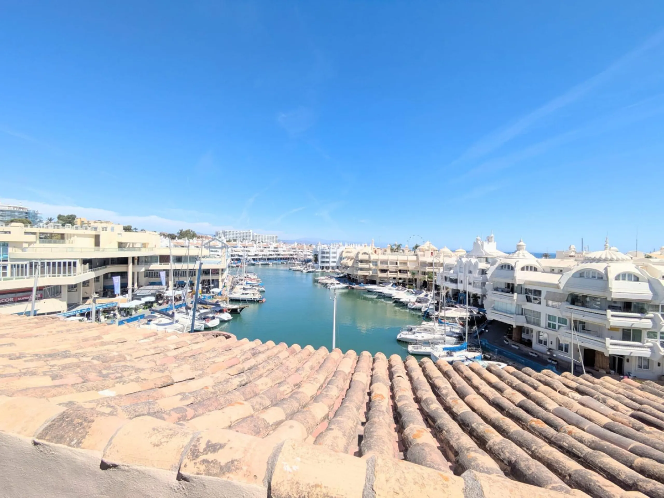 Apartment - Penthouse в продаже в Benalmadena, Málaga. В доме 3 спален и 3 ванных комнат. Площадь дома 202 м²