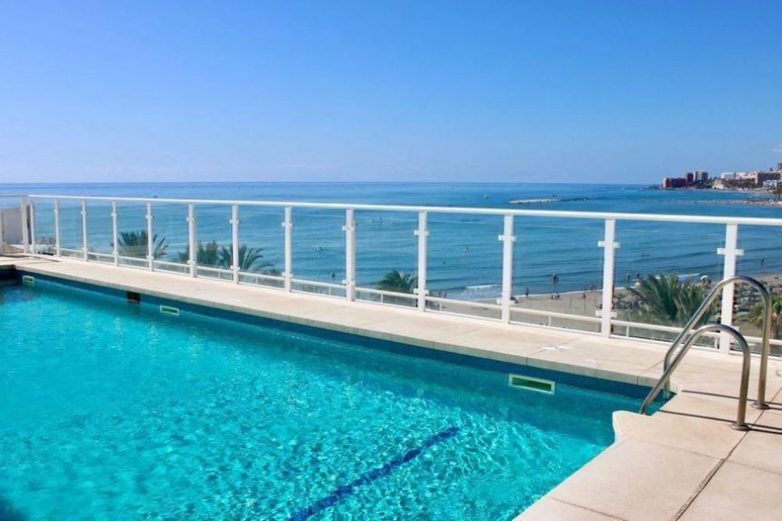 Apartment - Penthouse в продаже в Benalmadena, Málaga. В доме 3 спален и 3 ванных комнат. Площадь дома 202 м²