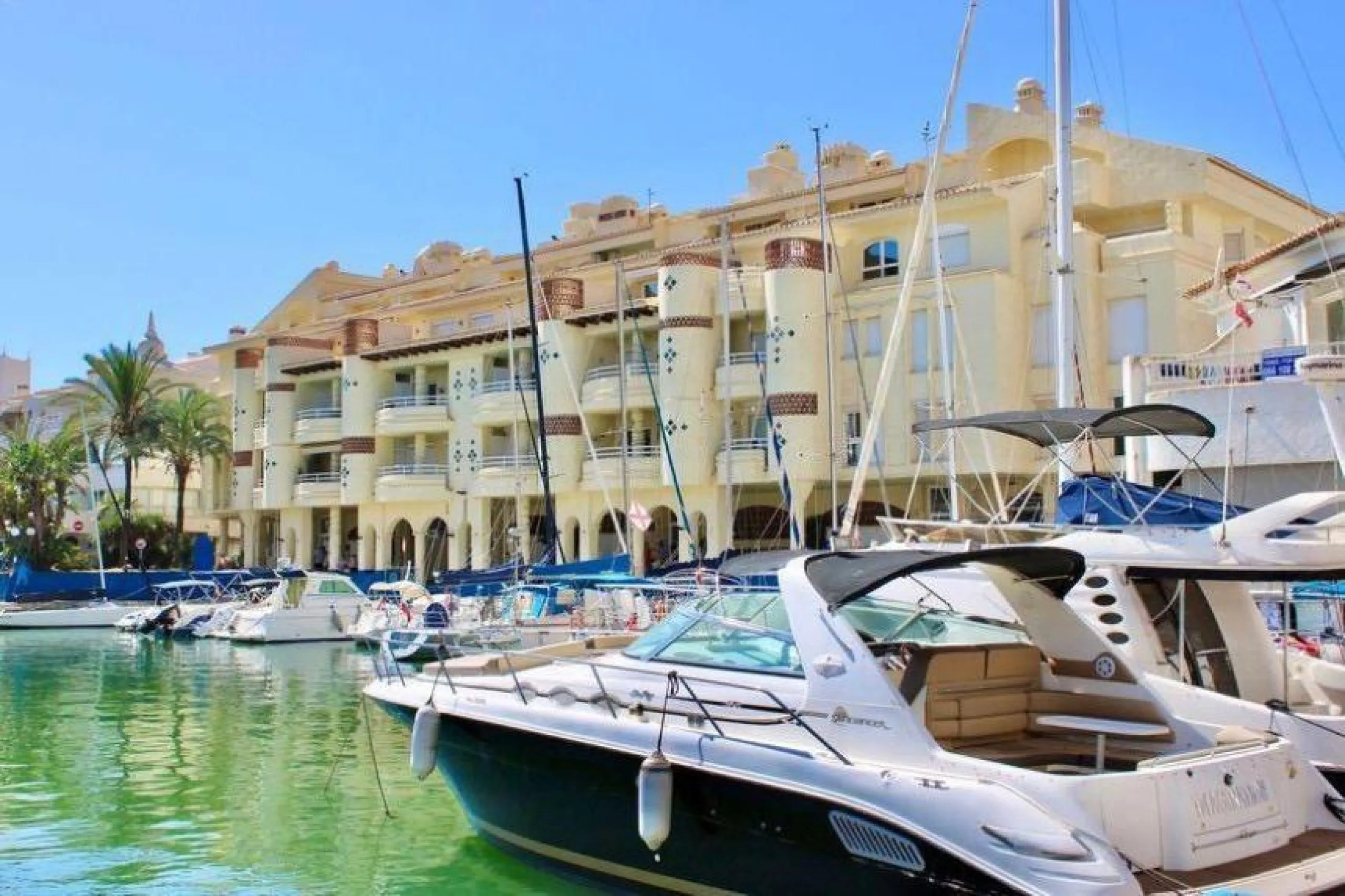Apartment - Penthouse в продаже в Benalmadena, Málaga. В доме 3 спален и 3 ванных комнат. Площадь дома 202 м²