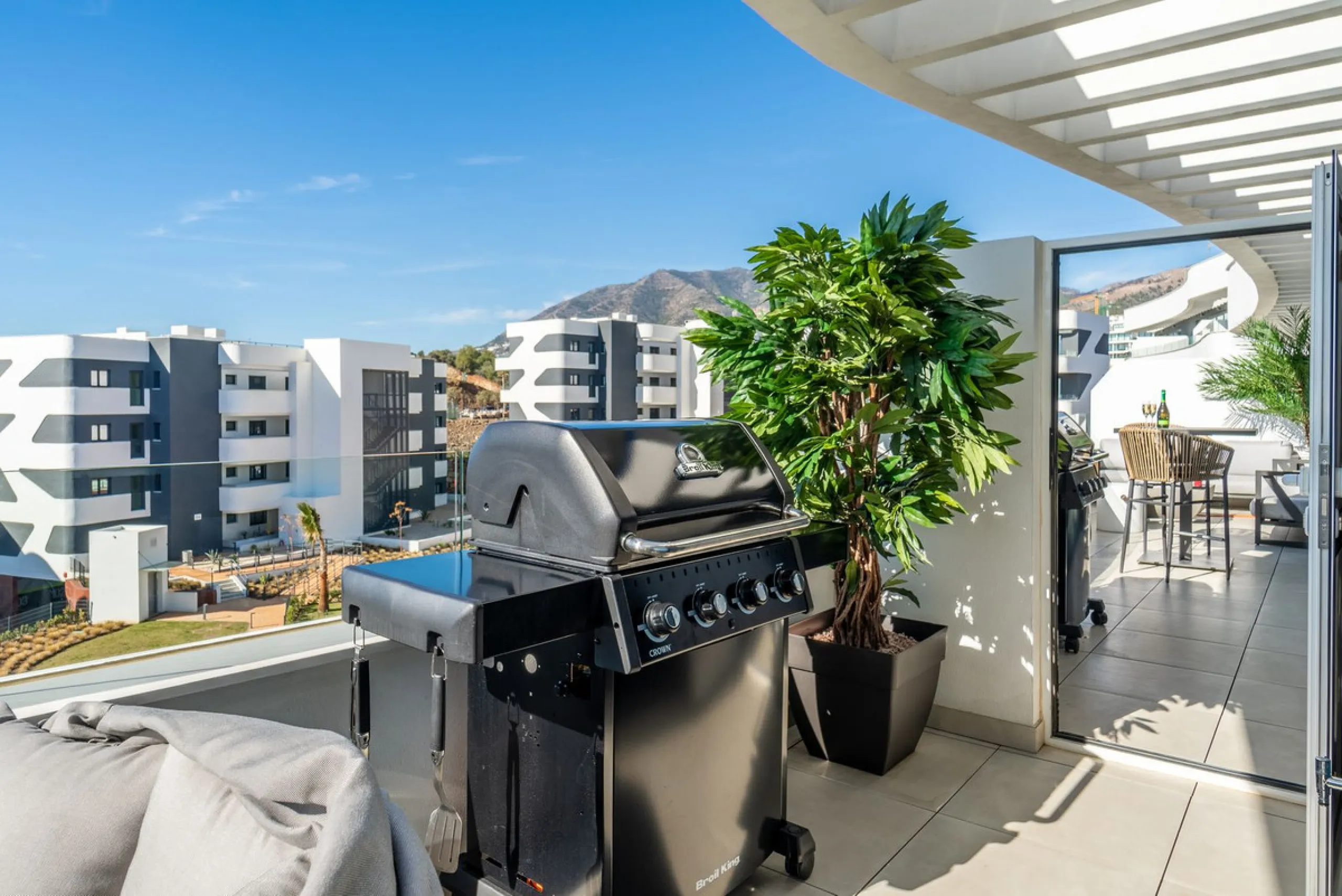 ¡RARE OPORTUNITY! Stunning Top-Floor Twin Apartments in Higuerón West.