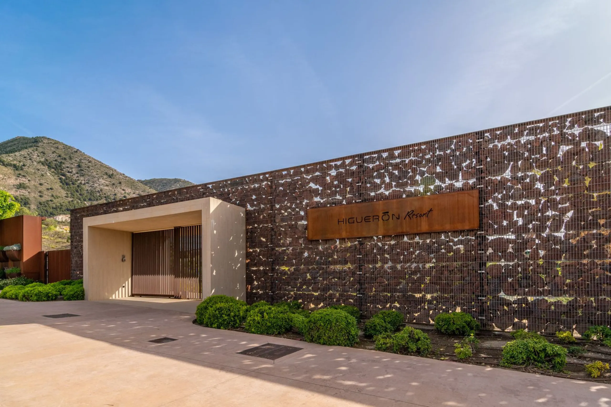 ¡RARE OPORTUNITY! Stunning Top-Floor Twin Apartments in Higuerón West.