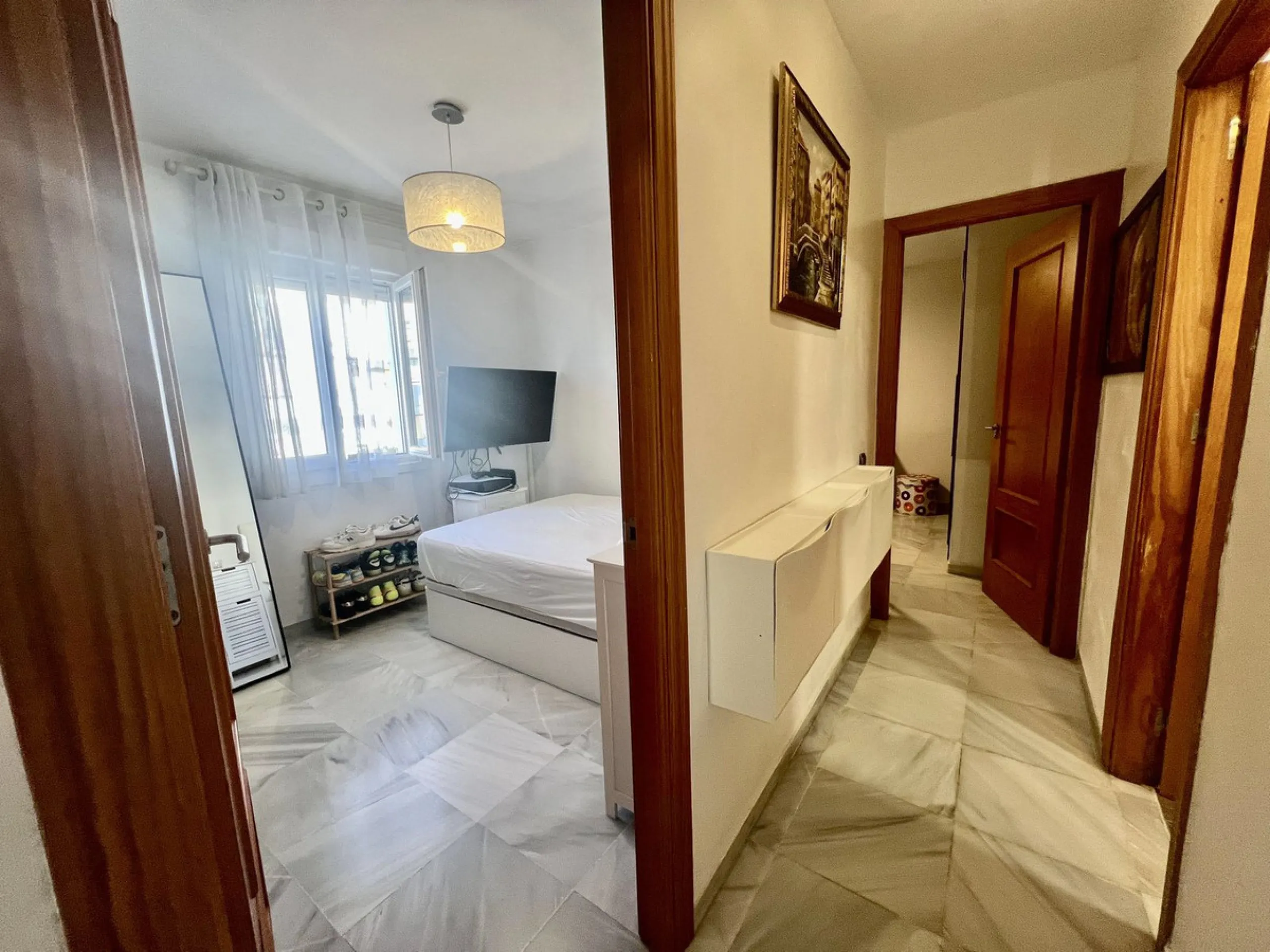 Apartment - Middle Floor Apartment в продаже в Estepona, Málaga. В доме 3 спален и 2 ванных комнат. Площадь дома 98 м²