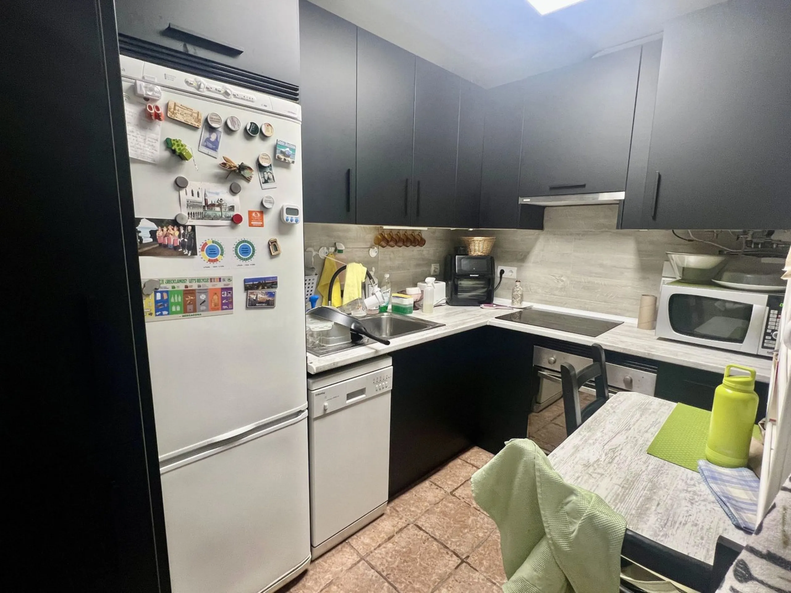 Apartment - Middle Floor Apartment в продаже в Estepona, Málaga. В доме 3 спален и 2 ванных комнат. Площадь дома 98 м²
