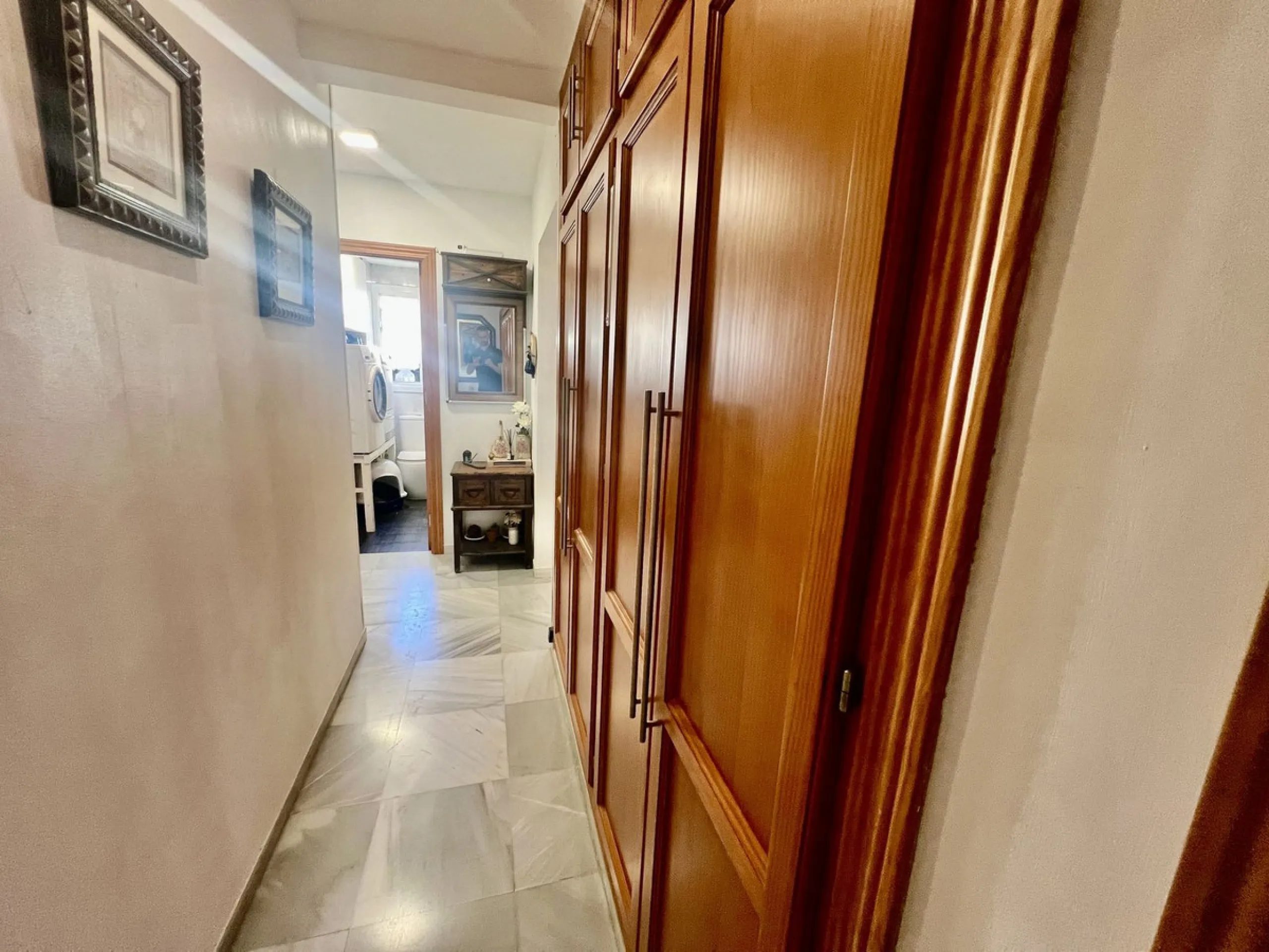 Apartment - Middle Floor Apartment в продаже в Estepona, Málaga. В доме 3 спален и 2 ванных комнат. Площадь дома 98 м²