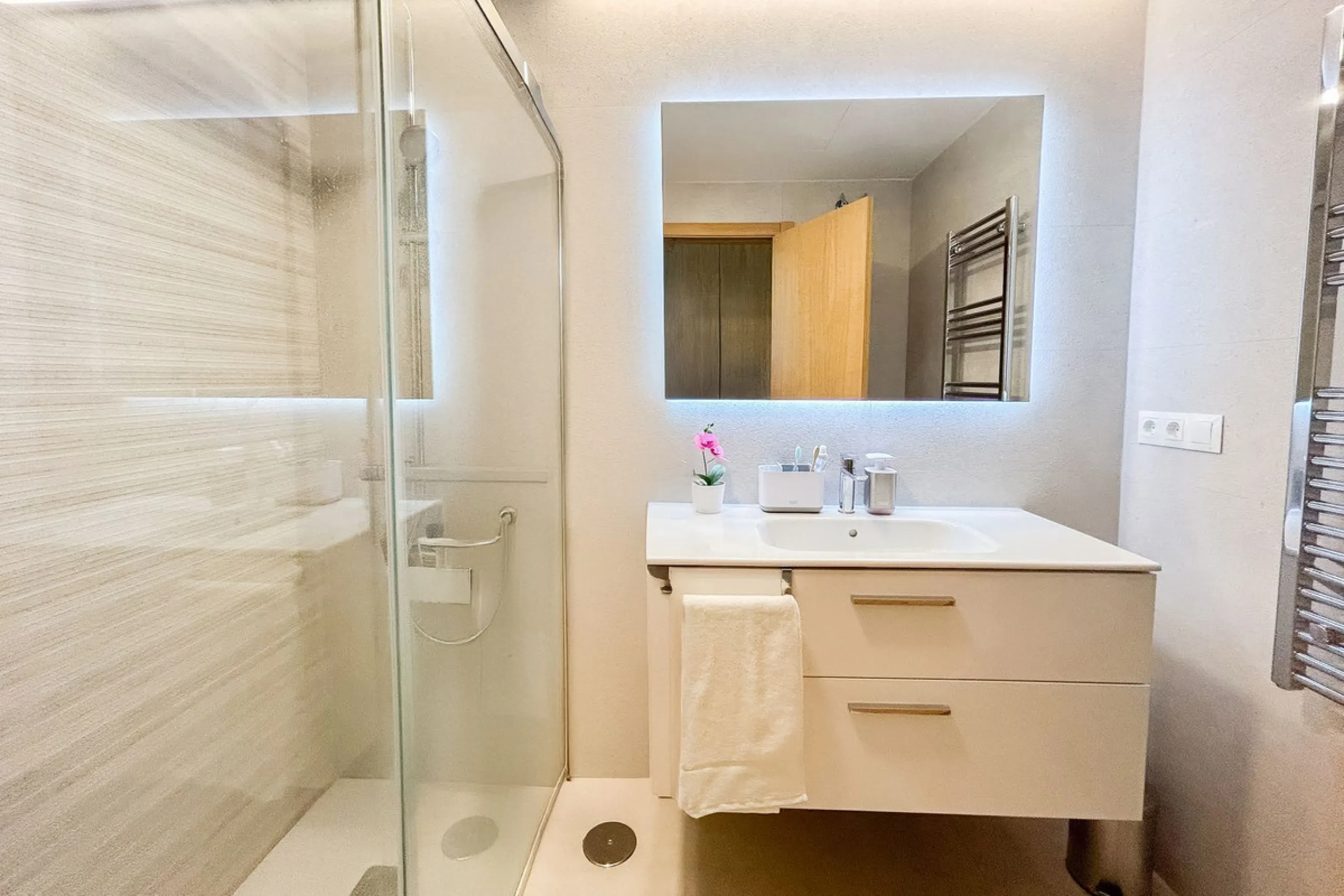 Apartment - Middle Floor Apartment в продаже в Casares, Málaga. В доме 2 спален и 2 ванных комнат. Площадь дома 100 м²