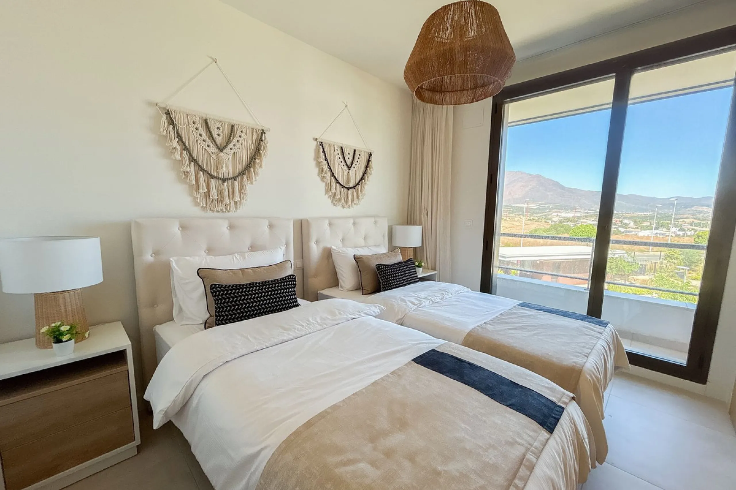 Apartment - Middle Floor Apartment в продаже в Casares, Málaga. В доме 2 спален и 2 ванных комнат. Площадь дома 100 м²