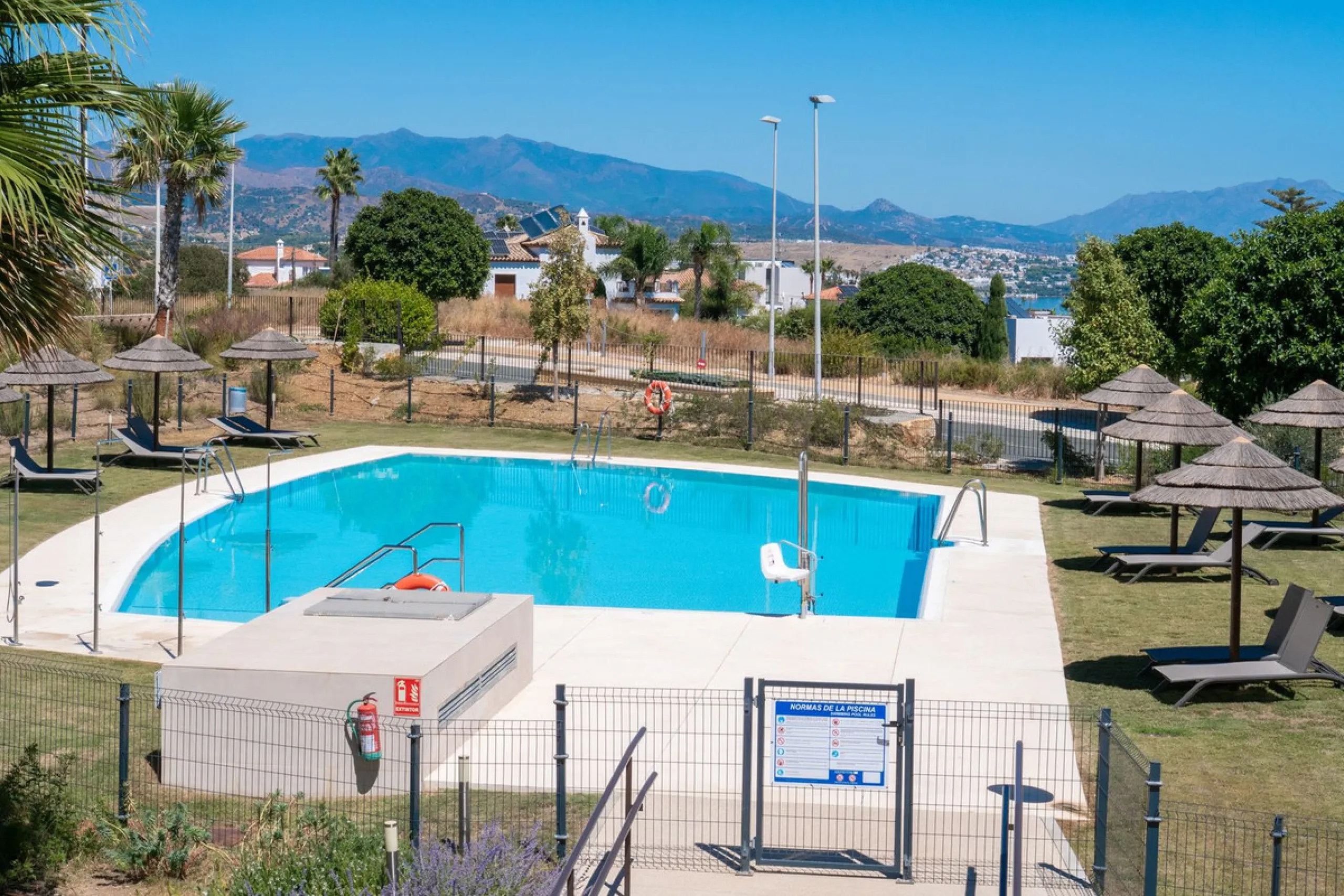 Apartment - Middle Floor Apartment в продаже в Casares, Málaga. В доме 2 спален и 2 ванных комнат. Площадь дома 100 м²