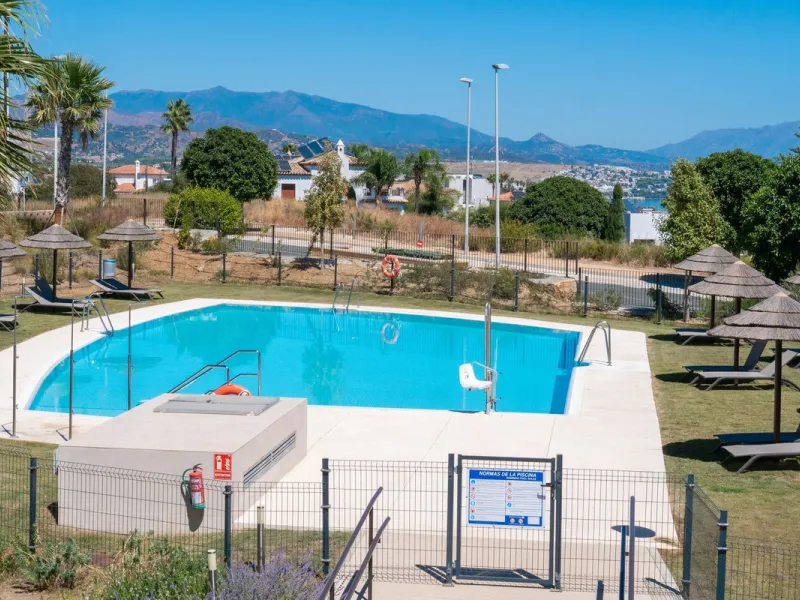 Apartment - Middle Floor Apartment в продаже в Casares, Málaga. В доме 2 спален и 2 ванных комнат. Площадь дома 100 м²