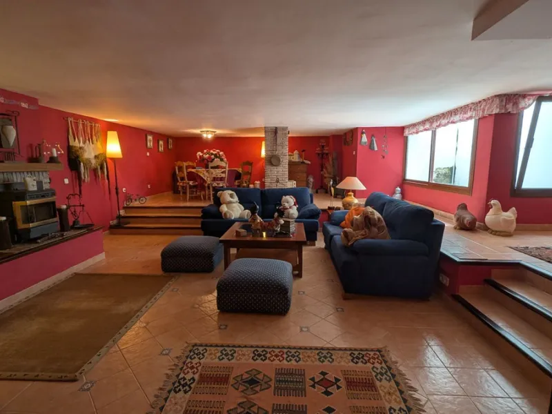 House - Semi-Detached House в продаже в Marbella, Málaga. В доме 4 спален и 5 ванных комнат. Площадь дома 420 м². Площадь участка 395 м²