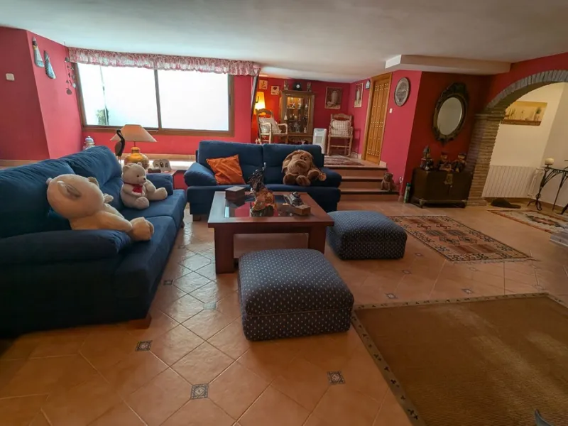 House - Semi-Detached House в продаже в Marbella, Málaga. В доме 4 спален и 5 ванных комнат. Площадь дома 420 м². Площадь участка 395 м²