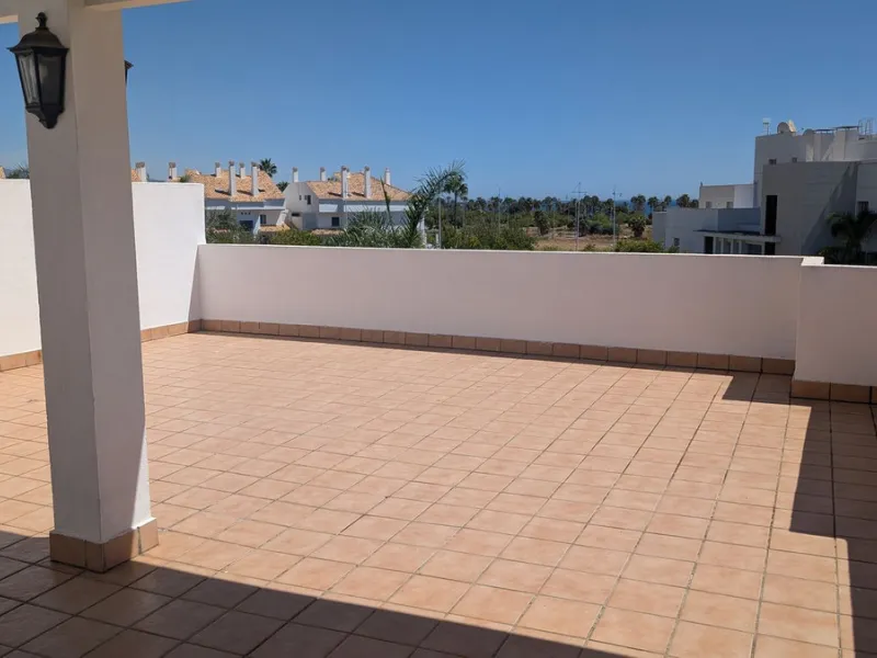 House - Semi-Detached House в продаже в Marbella, Málaga. В доме 4 спален и 5 ванных комнат. Площадь дома 420 м². Площадь участка 395 м²