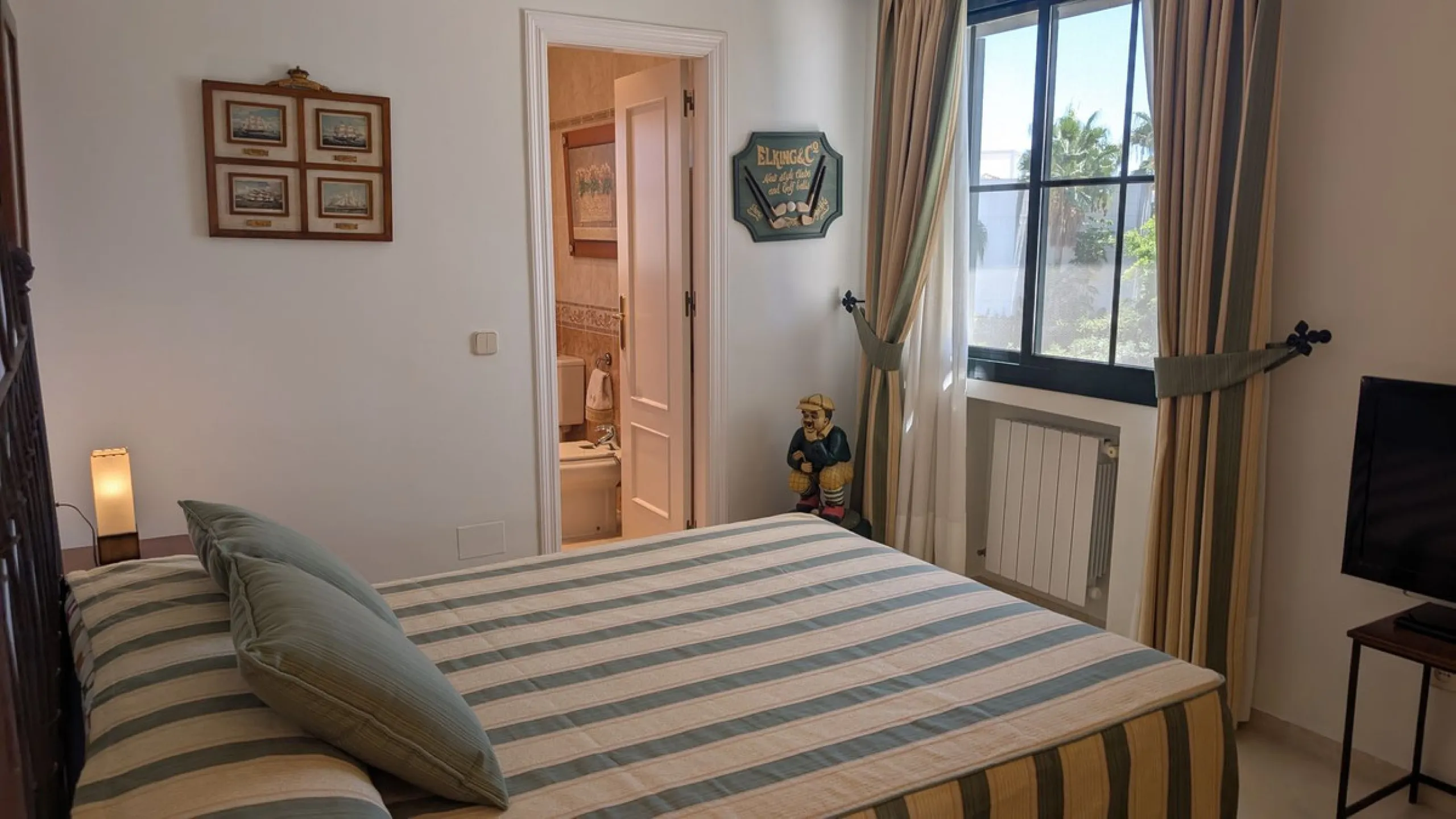 House - Semi-Detached House в продаже в Marbella, Málaga. В доме 4 спален и 5 ванных комнат. Площадь дома 420 м². Площадь участка 395 м²