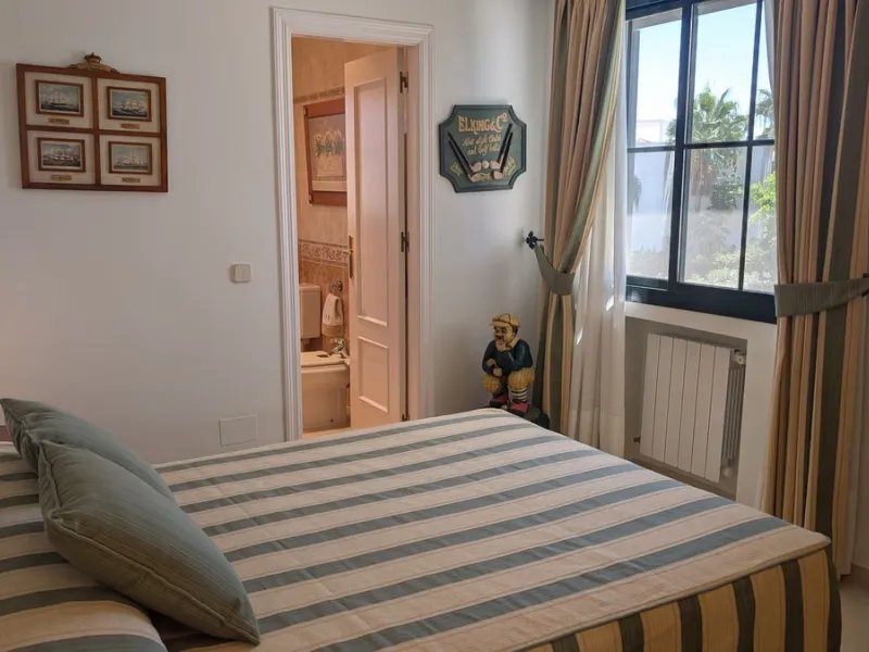 House - Semi-Detached House в продаже в Marbella, Málaga. В доме 4 спален и 5 ванных комнат. Площадь дома 420 м². Площадь участка 395 м²