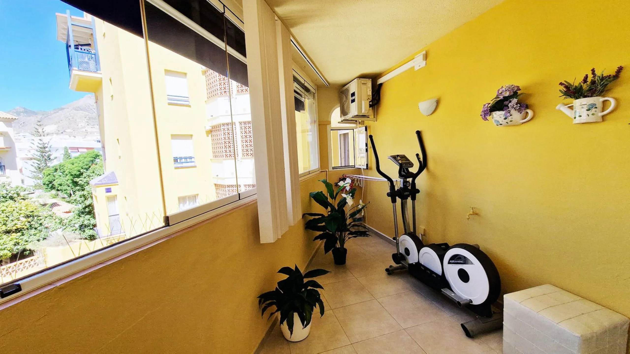 Apartment - Middle Floor Apartment в продаже в Benalmadena, Málaga. В доме 2 спален и 1 ванных комнат. Площадь дома 77 м²